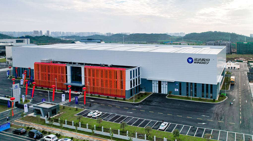 008PG国际股份永州基地首台大兆瓦机组下线